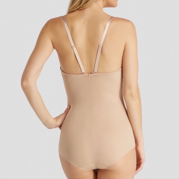 Spanx Assets Bodysuit - Picture 2 of 5